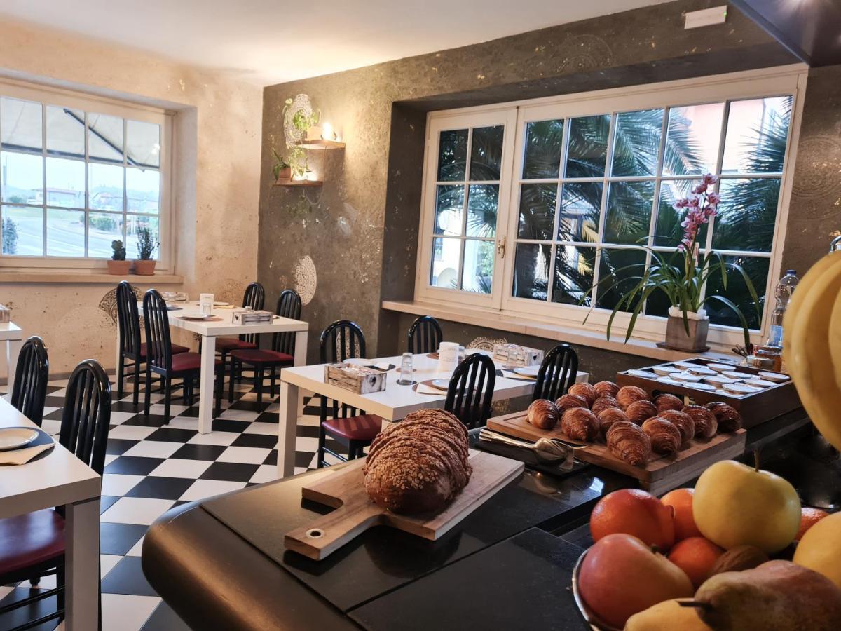Albergo B&B Tenesi Manerba del Garda Bagian luar foto
