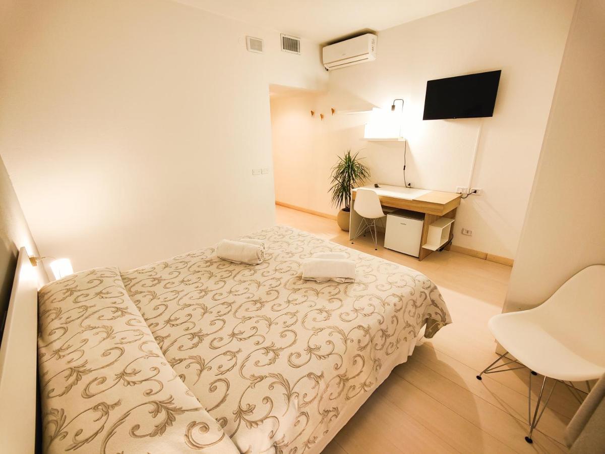 Albergo B&B Tenesi Manerba del Garda Bagian luar foto