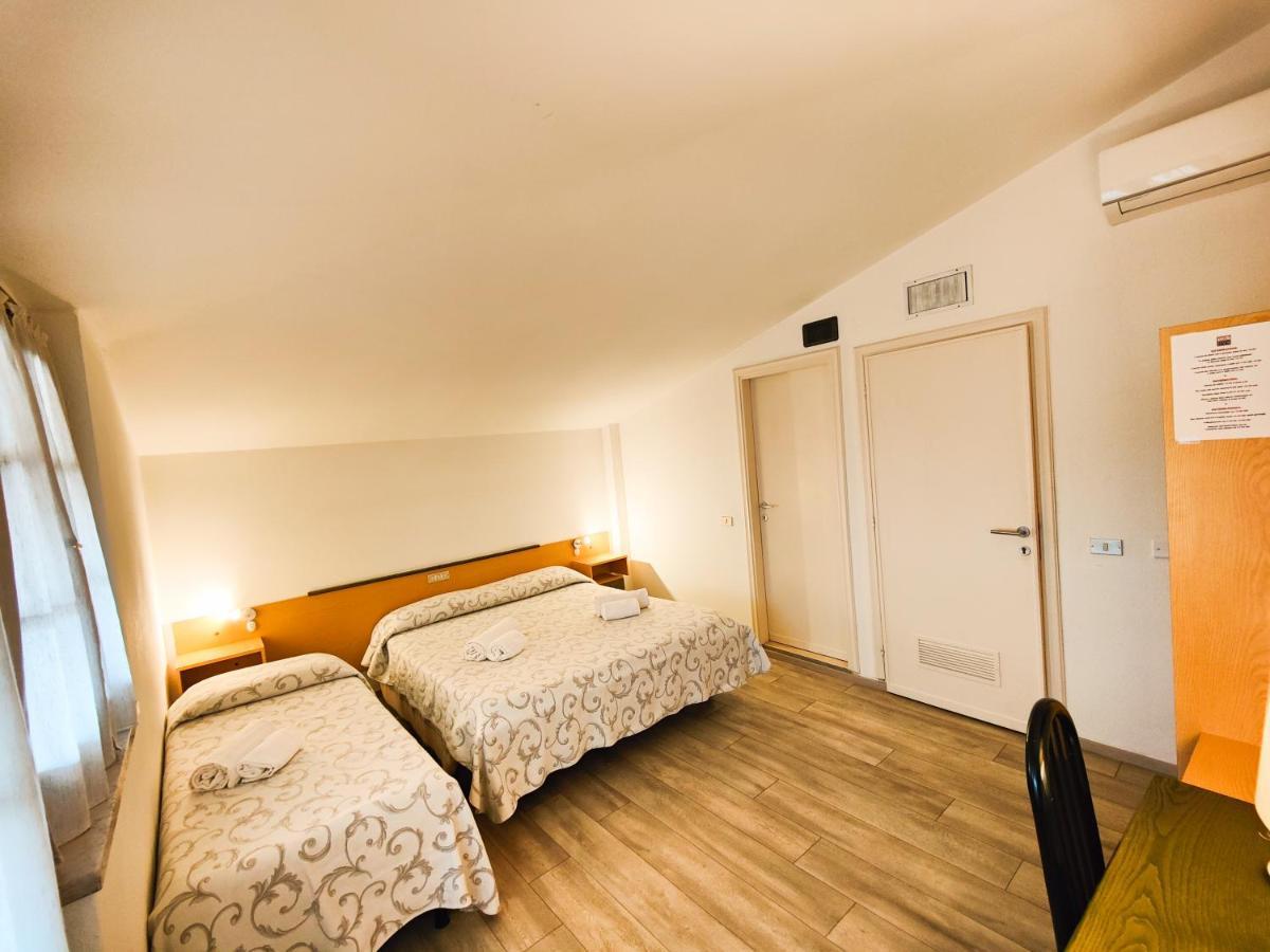 Albergo B&B Tenesi Manerba del Garda Bagian luar foto