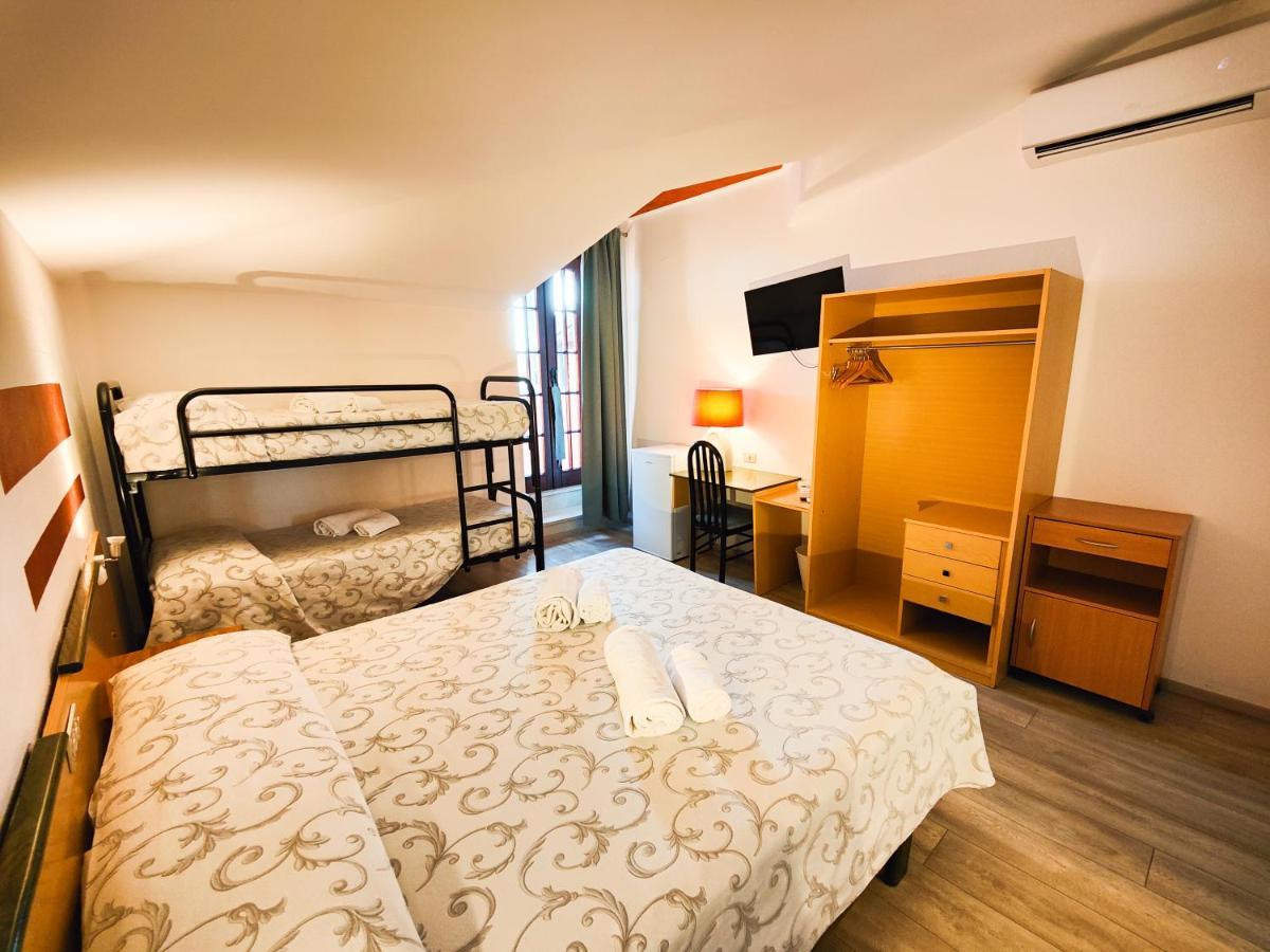 Albergo B&B Tenesi Manerba del Garda Bagian luar foto